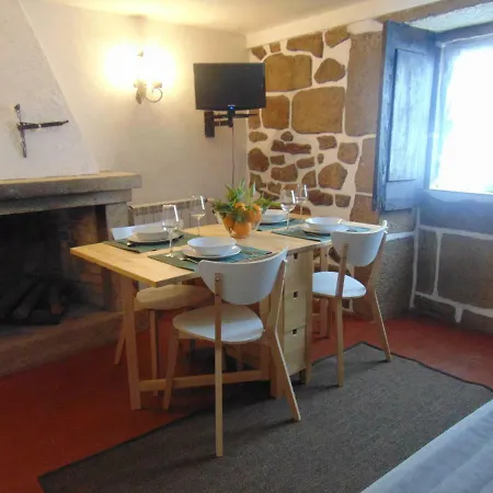 Gospodarstwo wiejskie Casas Da Loureira - Casa Da Piscina E Batatas Ii